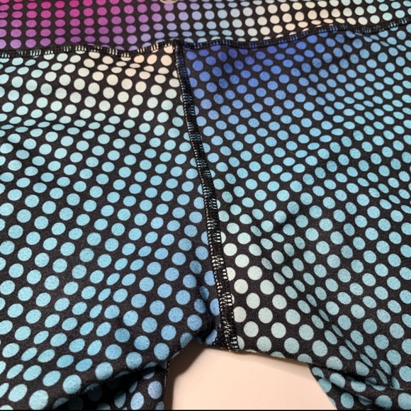 Beautiful lululemon leggings - Picture 5 of 6
